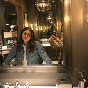 Meet your Posher, Elizabeth